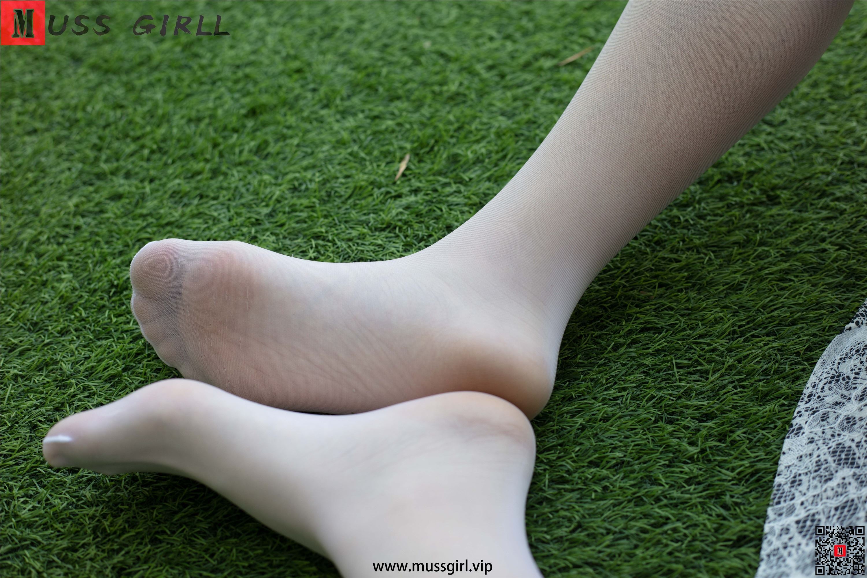 MussGirl慕丝女郎  NO.209 公园碎花裙过膝白丝